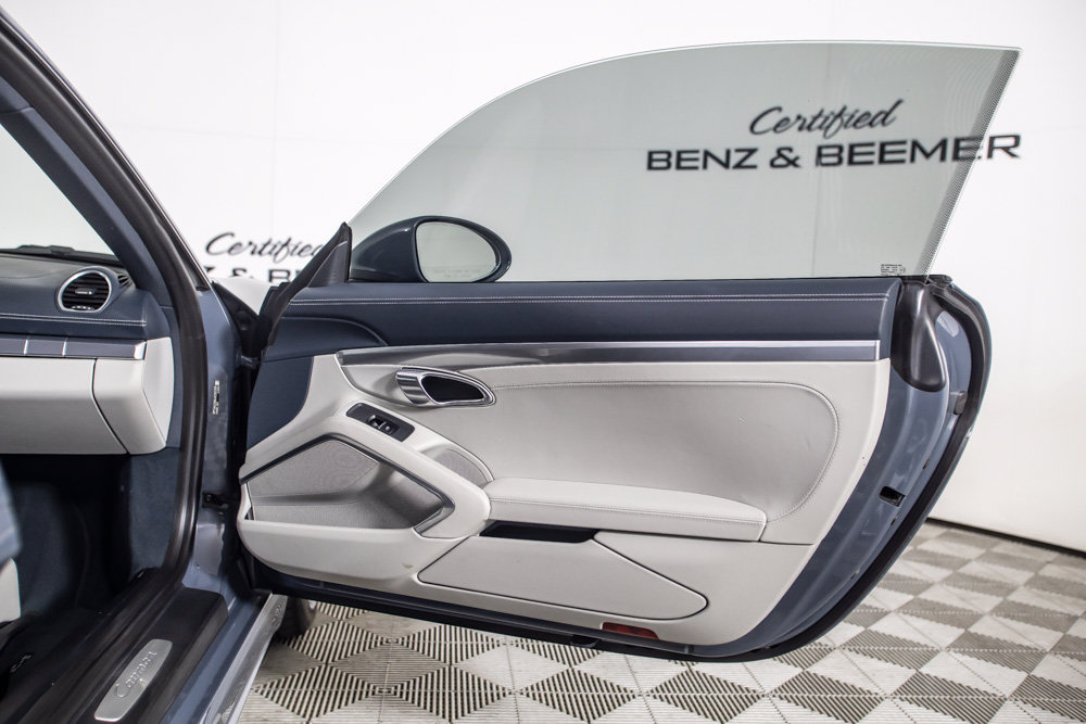 Used 2018 Porsche 718 Cayman RWD image 16