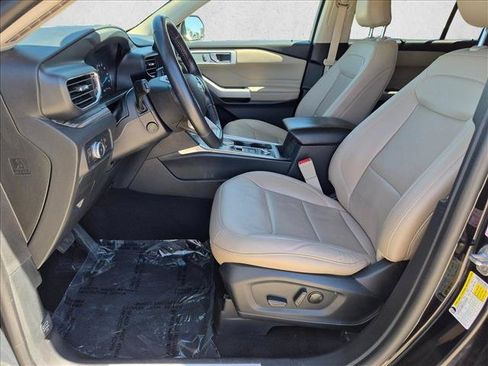 Used 2021 Ford Explorer Limited w/ Equipment Group 301A AWD/4WD image 16