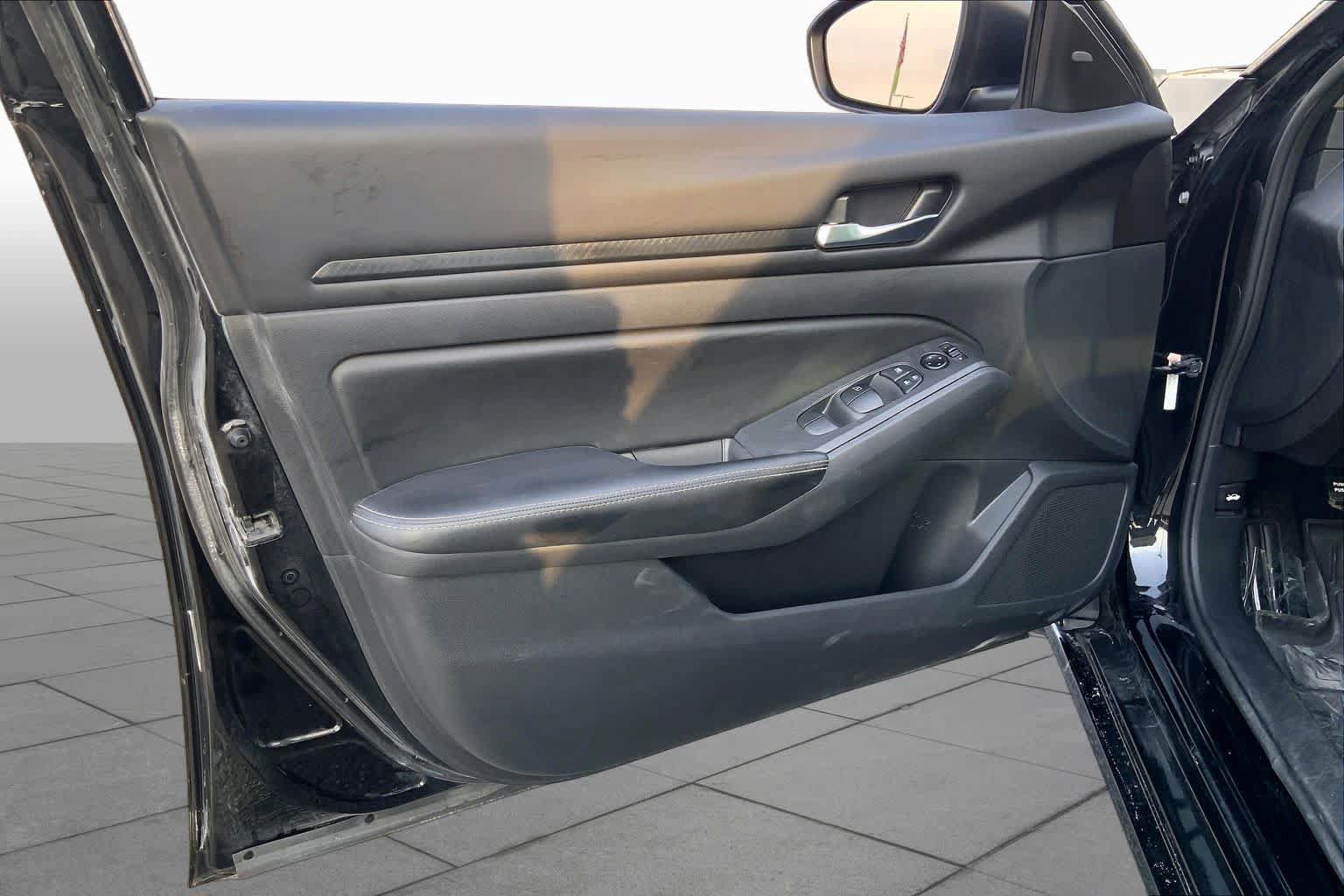 Used 2024 Nissan Altima 2.5 SV FWD image 20