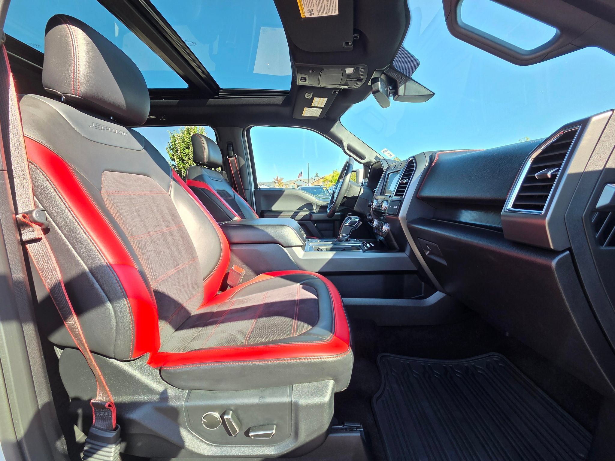 Used 2016 Ford F150 Lariat w/ Equipment Group 502A Luxury AWD/4WD image 30