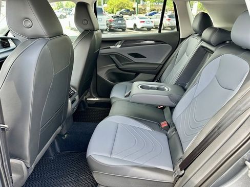 New 2025 Volkswagen Tiguan SE image 17