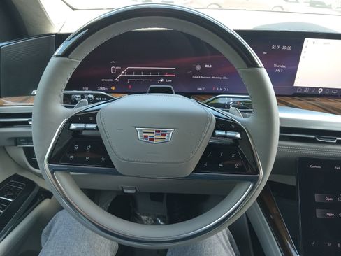 Certified 2026 Cadillac Escalade Platinum Sport AWD/4WD image 14