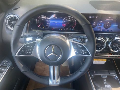 New 2026 Mercedes-Benz GLB 250 4MATIC image 11