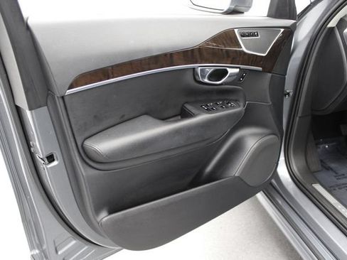 Used 2019 Volvo XC90 T6 Momentum w/ Advanced Package AWD/4WD image 12