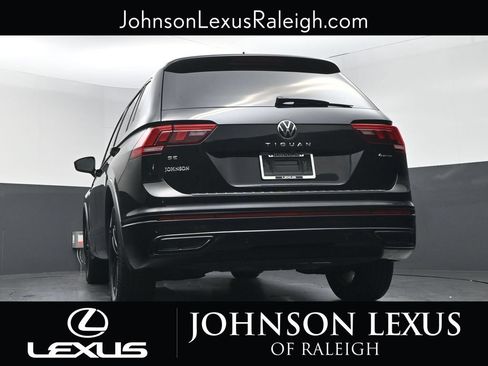 Used 2022 Volkswagen Tiguan SE R-Line AWD/4WD image 18