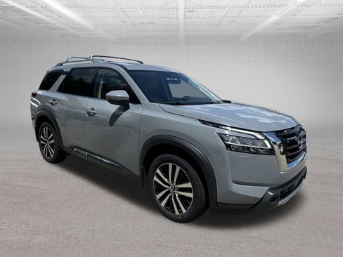 Used 2023 Nissan Pathfinder Platinum w/ Cargo Package AWD/4WD image 8