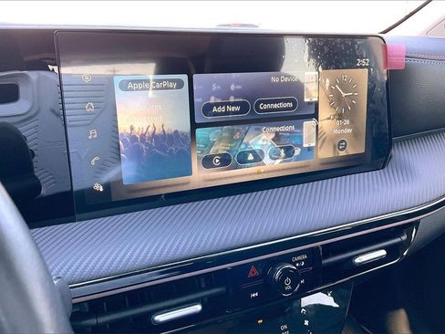 Used 2025 Nissan Kicks SR image 25