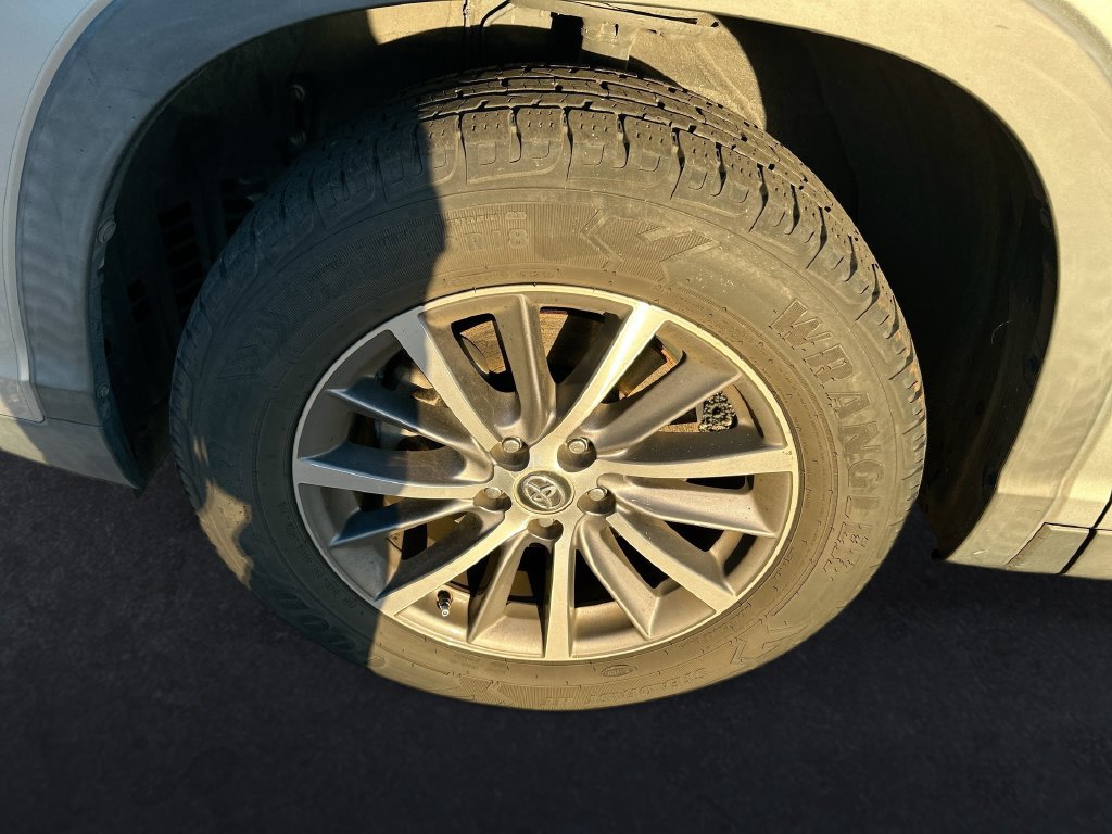 Used 2019 Toyota Highlander XLE FWD image 10