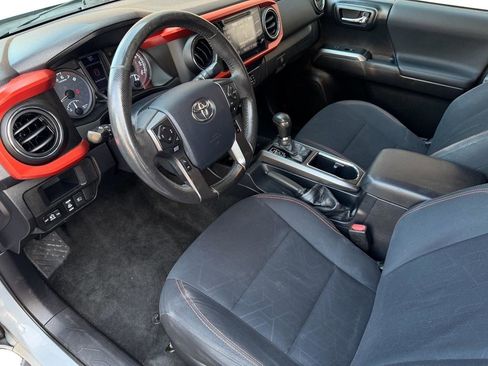 Used 2019 Toyota Tacoma TRD Off-Road image 12