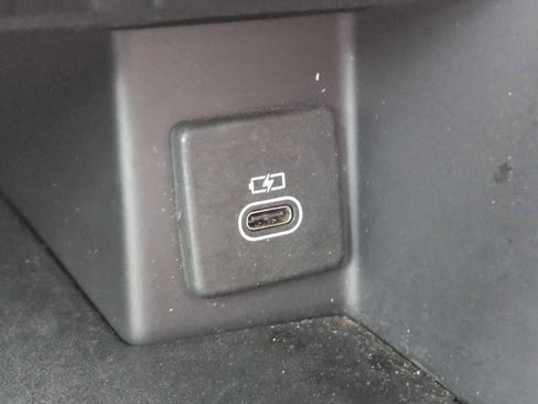 Used 2024 Land Rover Discovery S image 32