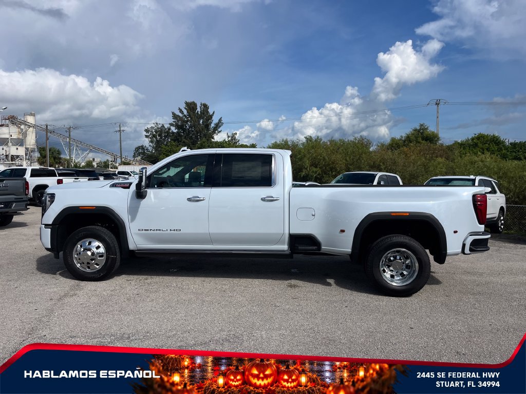 New 2026 GMC Sierra 3500 Denali w/ Denali Reserve Package AWD/4WD image 4