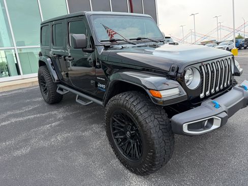 Used 2022 Jeep Wrangler Unlimited Sahara w/ Cold Weather Group AWD/4WD image 2