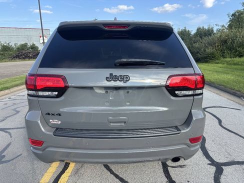 Used 2019 Jeep Grand Cherokee Altitude AWD/4WD image 6