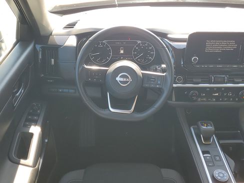 Used 2024 Nissan Pathfinder SV image 16