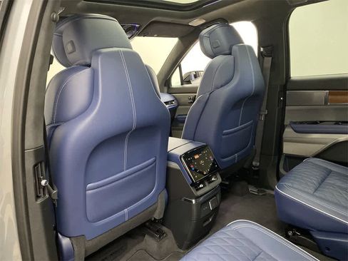 Used 2026 Cadillac Vistiq Premium Luxury image 16