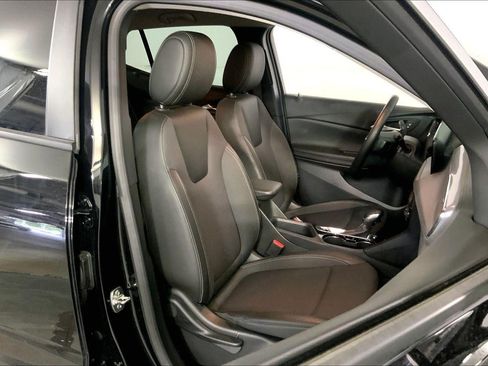 Used 2025 Buick Encore GX Preferred AWD/4WD image 7