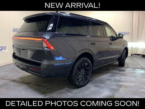 Used 2025 Lincoln Navigator Reserve w/ Jet Appearance Package AWD/4WD image 3
