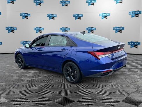 Used 2023 Hyundai Elantra SEL FWD image 3