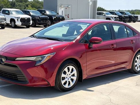 Used 2025 Toyota Corolla LE FWD image 2