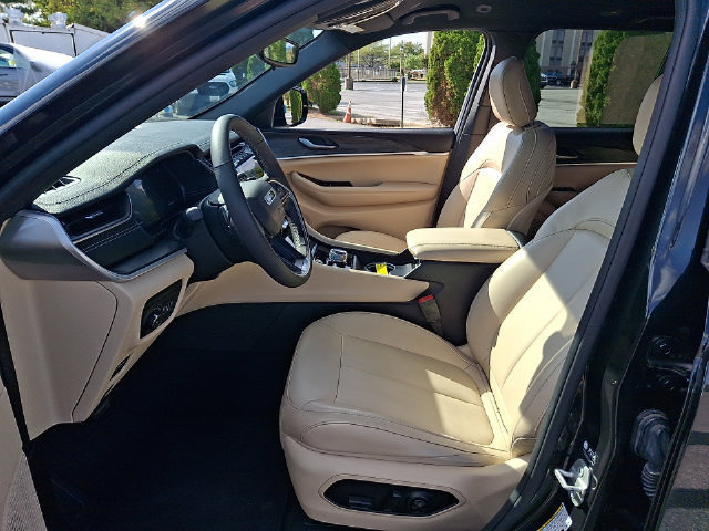 Certified 2023 Jeep Grand Cherokee Limited AWD/4WD image 14