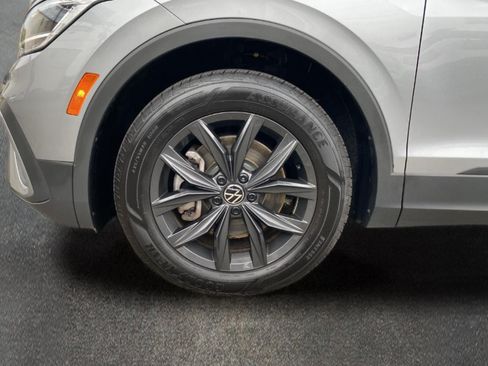 Used 2024 Volkswagen Tiguan SE AWD/4WD image 11