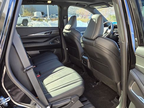 Certified 2025 INFINITI QX60 Luxe w/ Black Edition image 17
