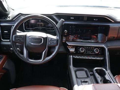 Used 2024 GMC Sierra 2500 Denali Ultimate image 12