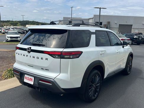 New 2026 Nissan Pathfinder SL w/ SL Premium Package AWD/4WD image 6