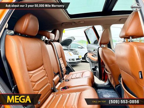 Used 2018 Nissan Rogue SL w/ Premium Package image 18