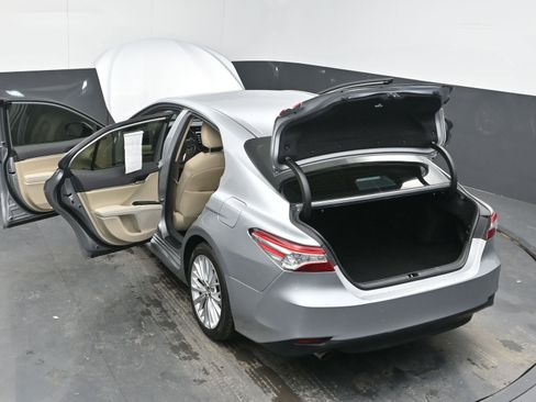 Used 2019 Toyota Camry XLE image 41