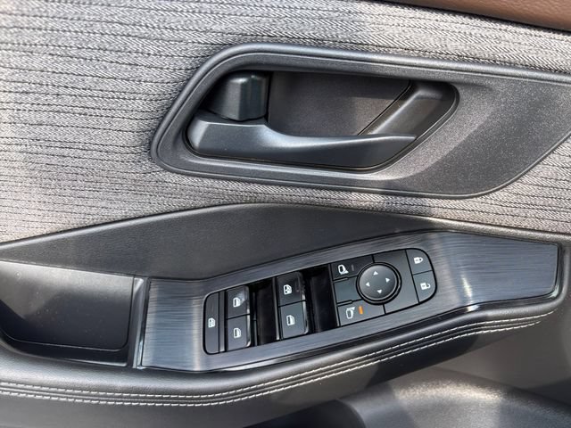 Used 2021 Nissan Rogue S FWD image 18