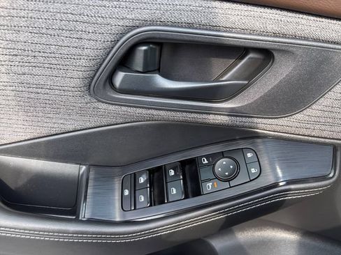Used 2021 Nissan Rogue S FWD image 18