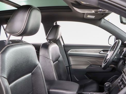 Used 2022 Volkswagen Atlas Cross Sport SE w/ Panoramic Sunroof Package image 27