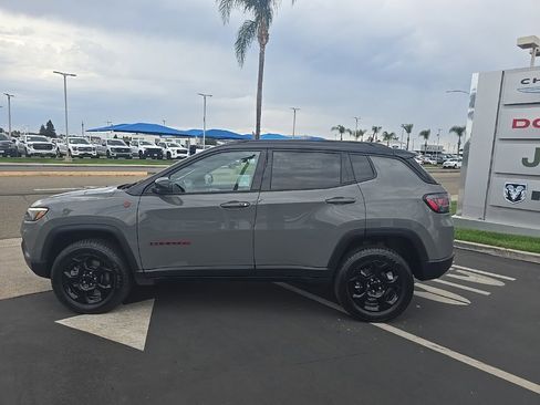 Used 2023 Jeep Compass Trailhawk w/ Trailhawk Elite Group image 17