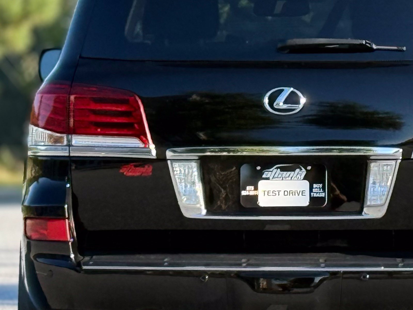 Used 2015 Lexus LX 570 4WD image 16