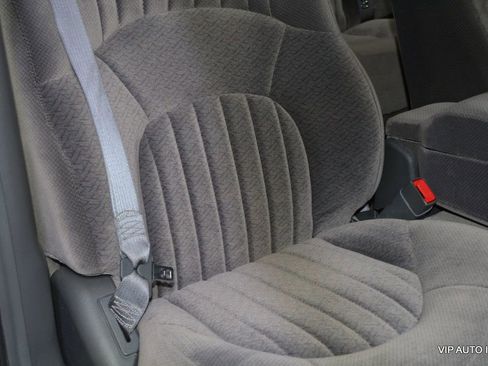 Used 2005 Pontiac Bonneville SE image 16