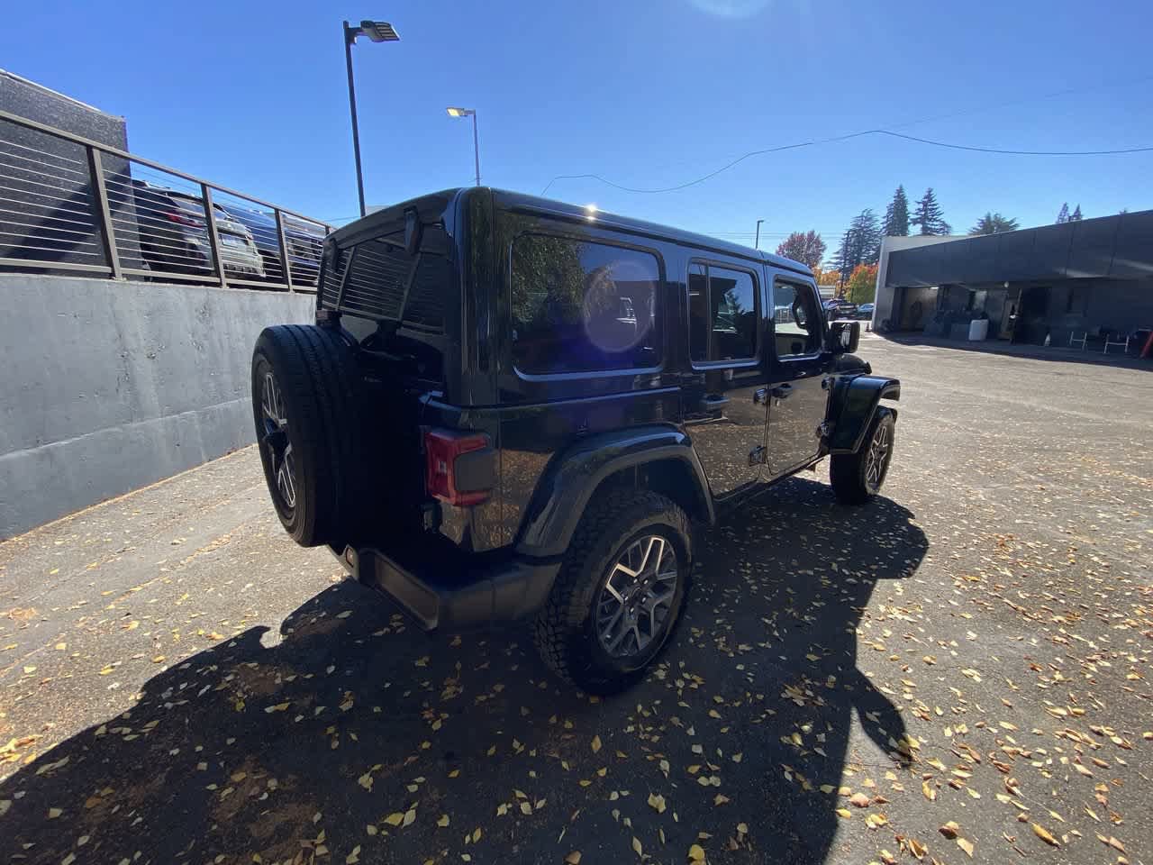 Used 2025 Jeep Wrangler Unlimited Sahara AWD/4WD image 6