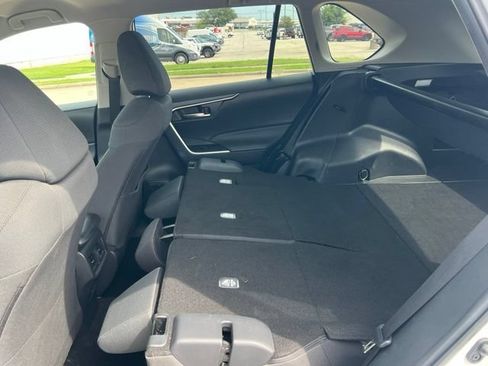 Used 2025 Toyota RAV4 XLE FWD image 32