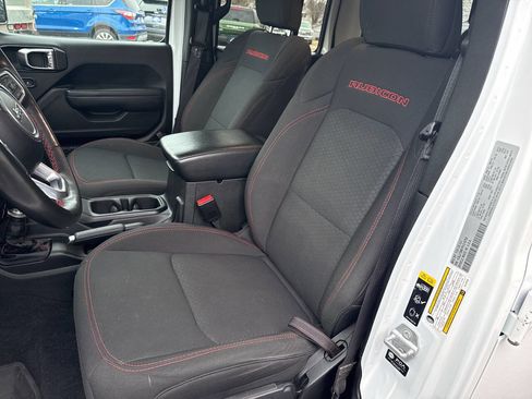 Used 2023 Jeep Gladiator Rubicon w/ Cold Weather Group AWD/4WD image 31