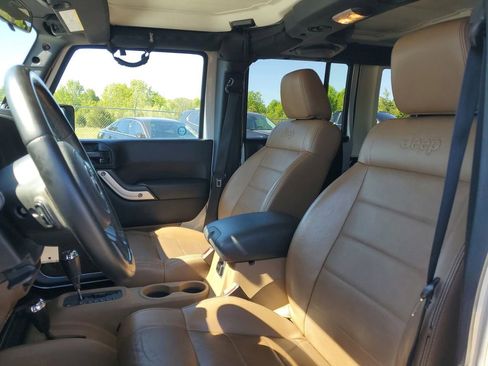 Used 2011 Jeep Wrangler Unlimited Sahara w/ Dual Top Group AWD/4WD image 5