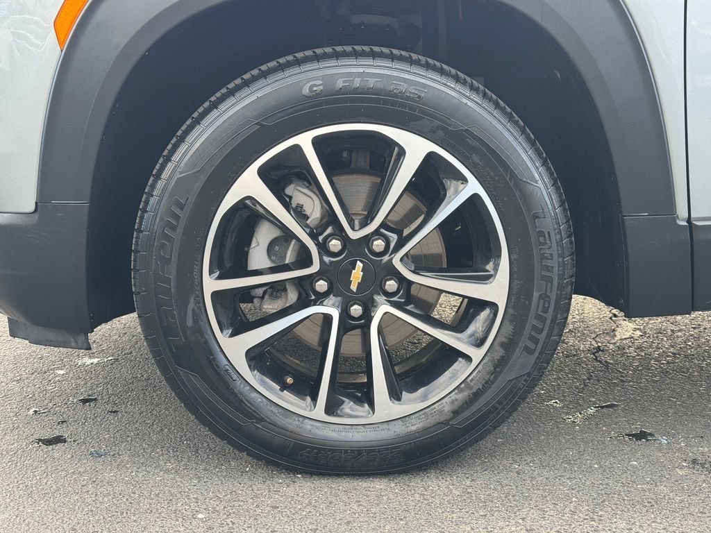Used 2025 Chevrolet TrailBlazer LT AWD/4WD image 7
