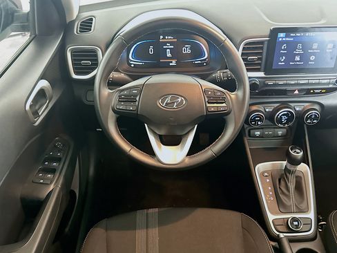 Used 2025 Hyundai Venue SEL image 18