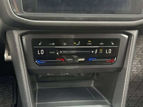 Used 2024 Volkswagen Tiguan SE R-Line image 29