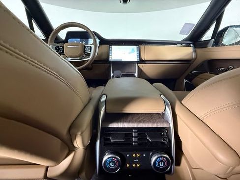 Used 2025 Land Rover Range Rover SE AWD/4WD image 31
