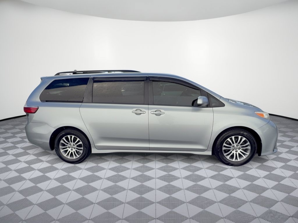 Used 2018 Toyota Sienna XLE w/ XLE Navigation Package FWD image 8