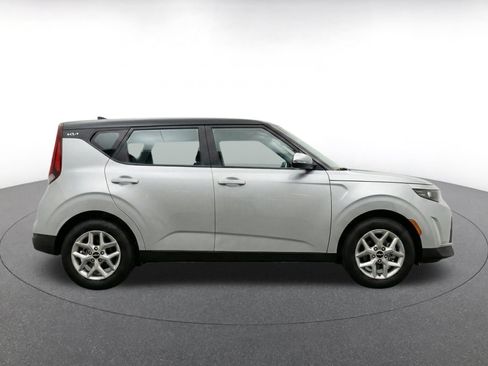 Used 2025 Kia Soul LX w/ LX Technology Package FWD image 10