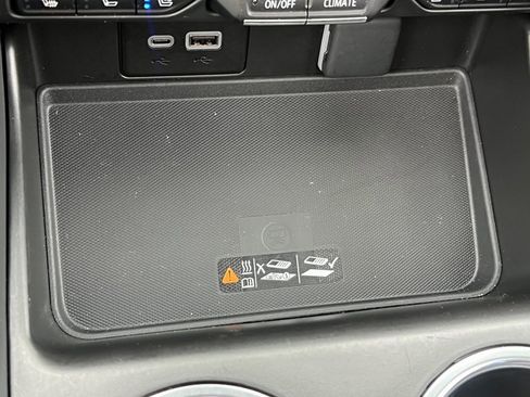 Used 2024 Chevrolet Tahoe High Country w/ Premium Package image 12