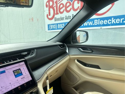 New 2025 Jeep Grand Cherokee Limited w/ Luxury Tech Group II image 48