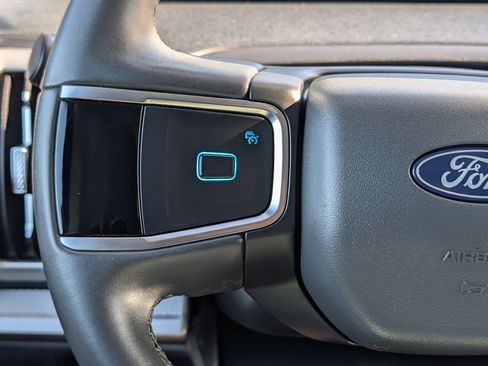 Used 2025 Ford Expedition Active image 27