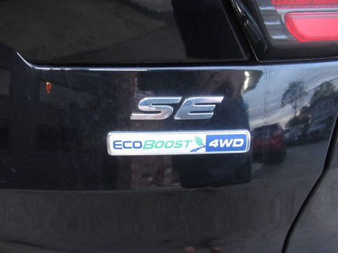 Used 2017 Ford Escape SE AWD/4WD image 10